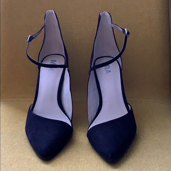 Asymmetric Black Heels S-7 - Picture 2 of 7